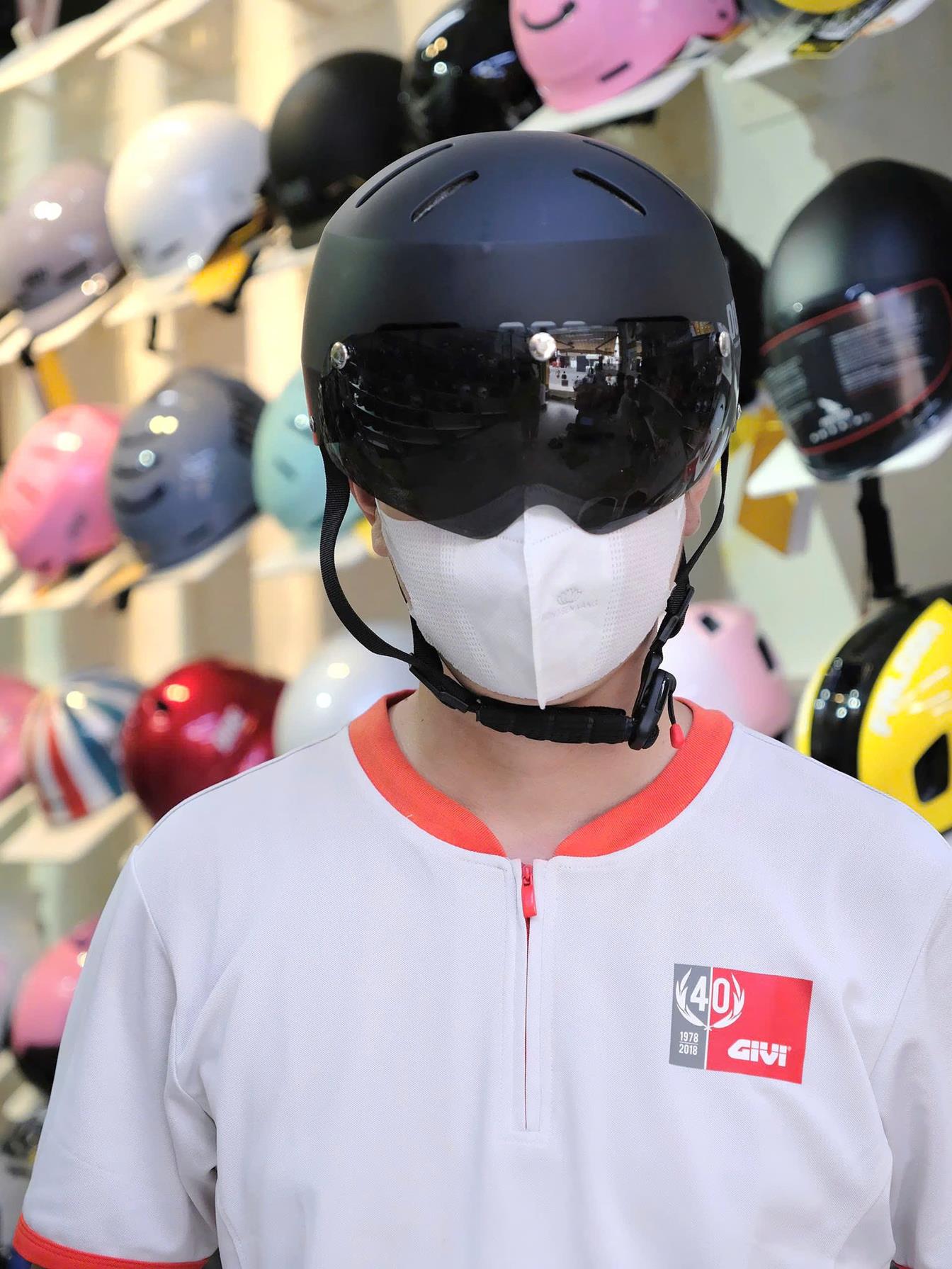 Nón Bảo Hiểm Poc 05 Đen Nhám Độ Kính Nam Châm Chính Diện